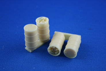 Nordwind 1/48 015 4 greman petroldrumms 2 closed 2 open